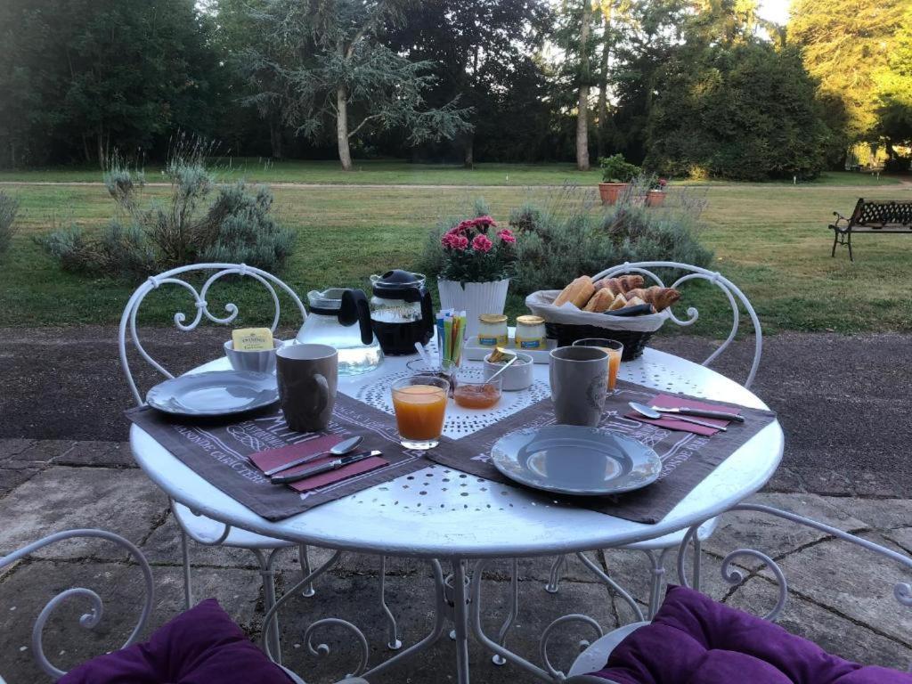 Bed and Breakfast Domaine Des Ifs Le Pin  Exterior foto