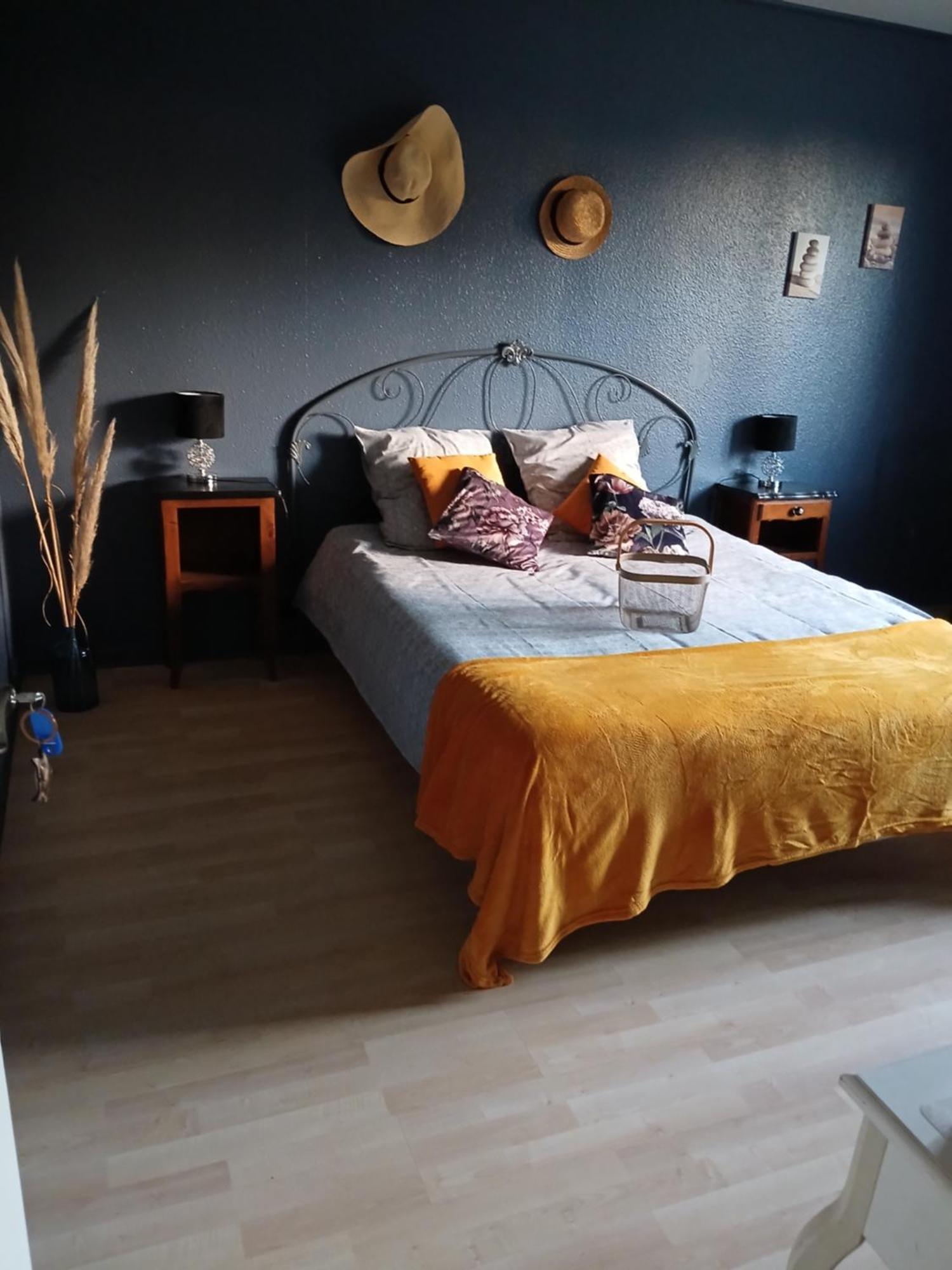 Bed and Breakfast Domaine Des Ifs Le Pin  Exterior foto